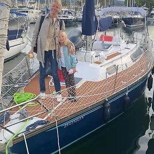 Welcome Aboard Yacht Cruiser! Botel